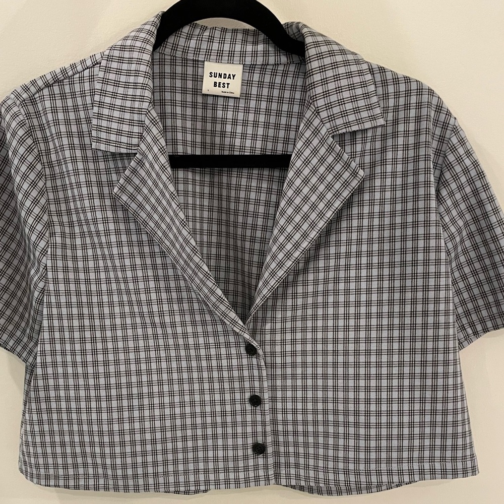 ARITZIA SUNDAY BEST - short sleeve button up blouse - Size L, Perfect condition